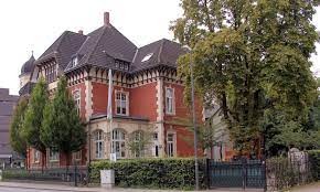 Außenansicht der Tagesklinik in Recklinghausen, eine alte Stadtvilla